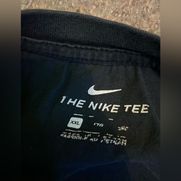 Nike graphic tee - Picture 4 of 4